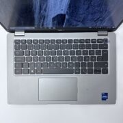 Nowoczesny laptop DELL Latitude 5410 z procesorem i7, 16 GB RAM i 512 GB SSD, idealny do pracy i codziennego użytku.