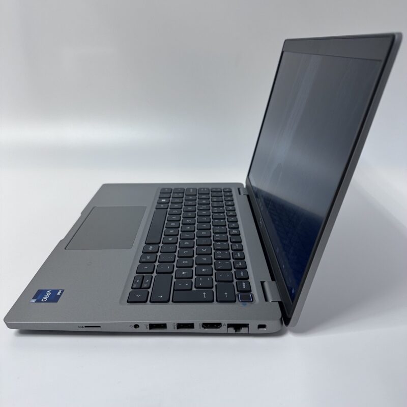 Laptop DELL Latitude 5410 z procesorem i7, 16 GB RAM i 512 GB pamięci, idealny do pracy i mobilnych zastosowań.
