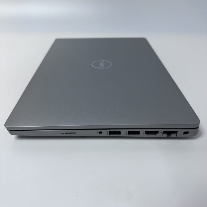 Elegancki laptop DELL Latitude 5410 z procesorem i7, 16GB RAM i 512GB pamięci, idealny do pracy i codziennych zadań.