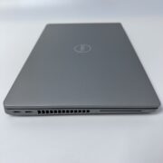 Elegancki laptop DELL Latitude 5410 z procesorem i7, 16GB RAM i 512GB pamięci, idealny do pracy i mobilnych zastosowań.