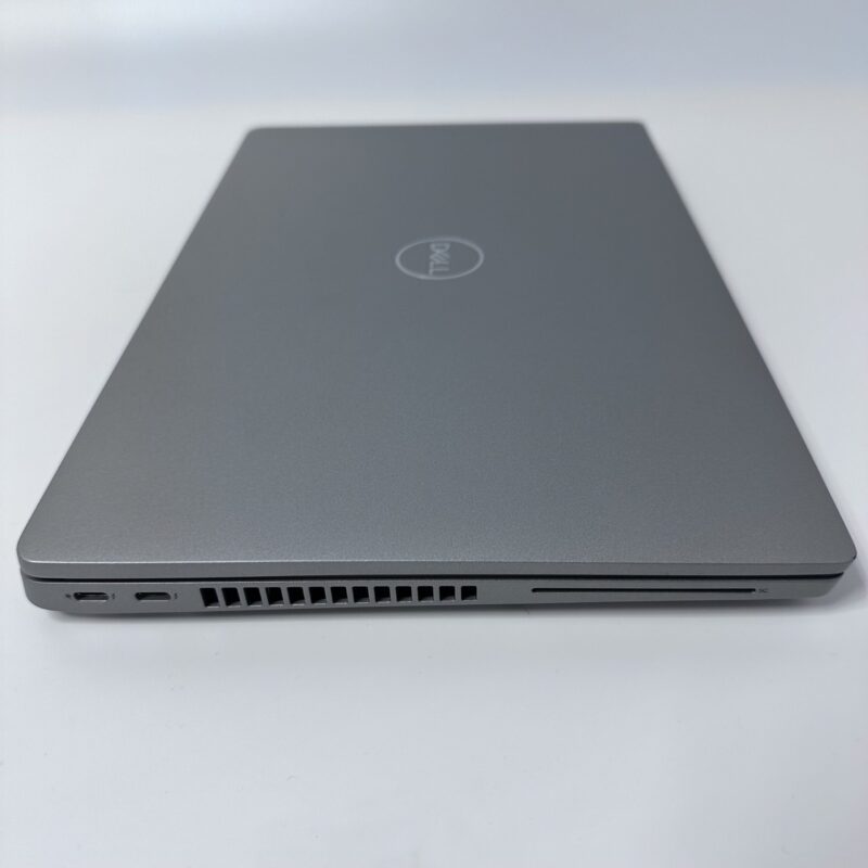 Elegancki laptop DELL Latitude 5410 z procesorem i7, 16GB RAM i 512GB pamięci, idealny do pracy i mobilnych zastosowań.