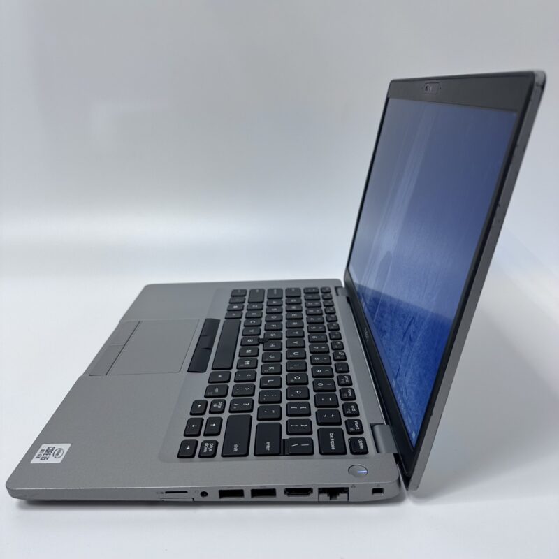 Laptop DELL Latitude 5410 z ekranem 13,3 cala, procesorem i5-10310U, 16GB RAM i 256GB pamięci, idealny do pracy. Laptop DELL Latitude 5410 z ekranem 13,3 cala, procesorem i5-10310U, 16GB RAM i 256GB pamięci, idealny do pracy.